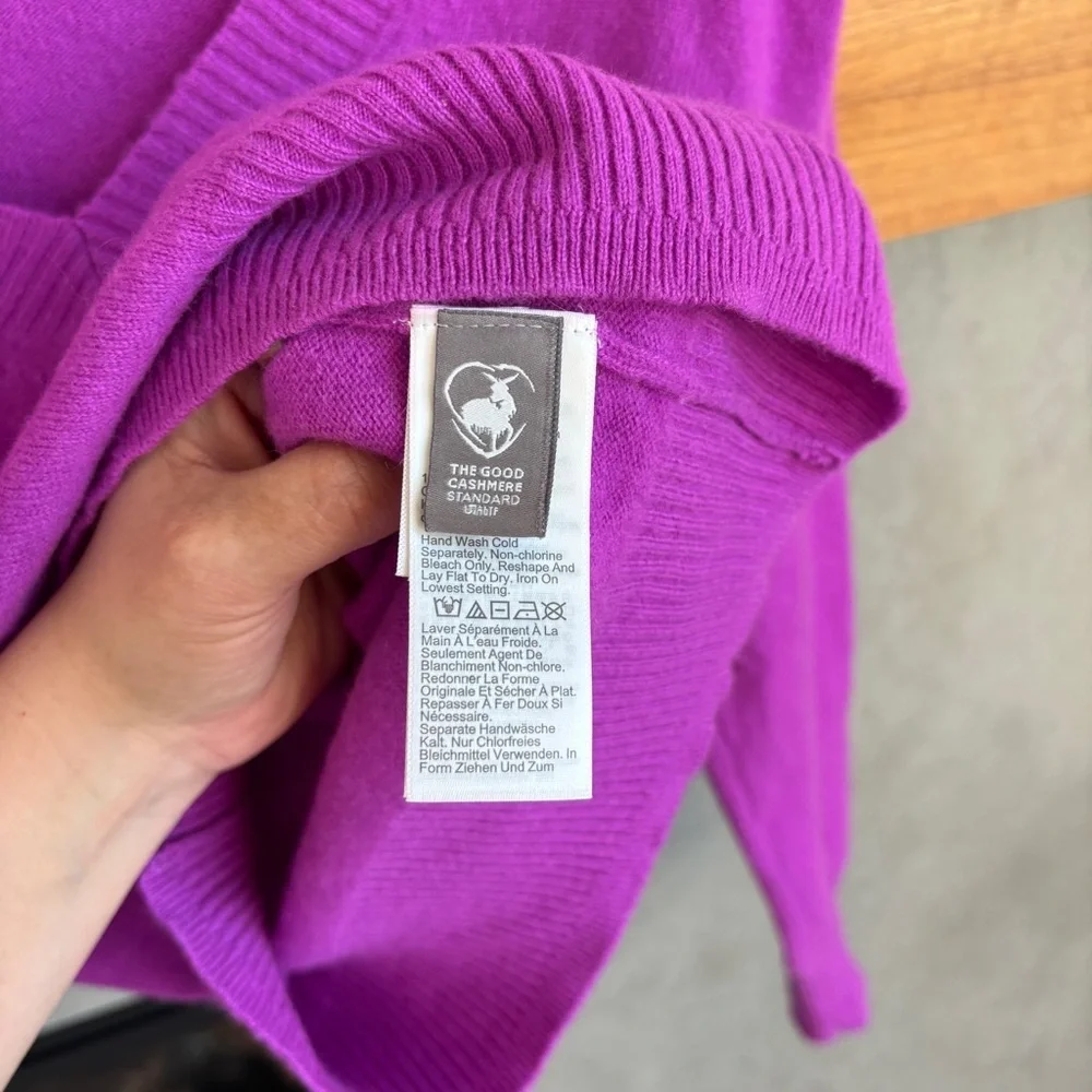 J.Crew Women’s Cashmere shrunken V-neck sweater, Size M